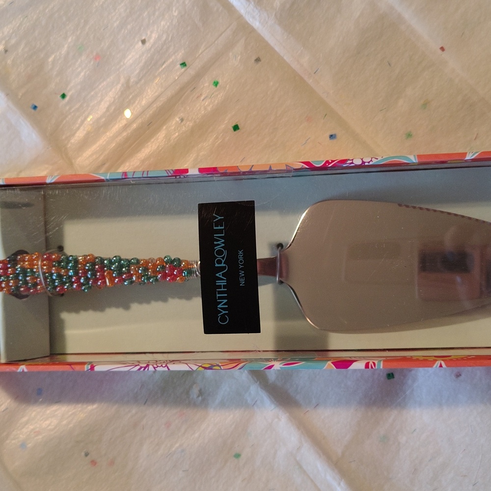 CYNTHIA ROWLEY CAKE SERVER  WITH  DECORATIVE  HANDLE